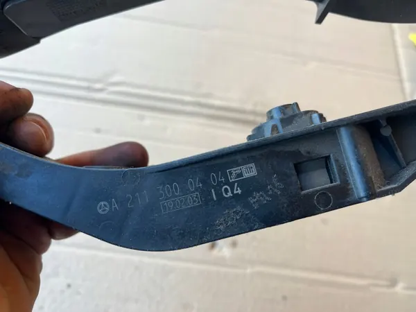 Mercedes Gaspedal-Potentiometer OEM A2113000404 image 3