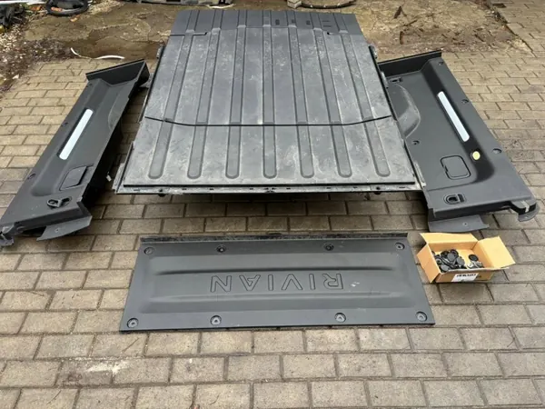 Kit de Proteção de Caçamba RIVIAN R1T OEM PT00000372-E image 3