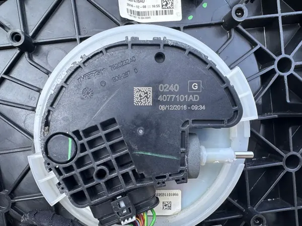 Tanque AdBlue OEM 8W0131878AL com Bomba para Audi image 5