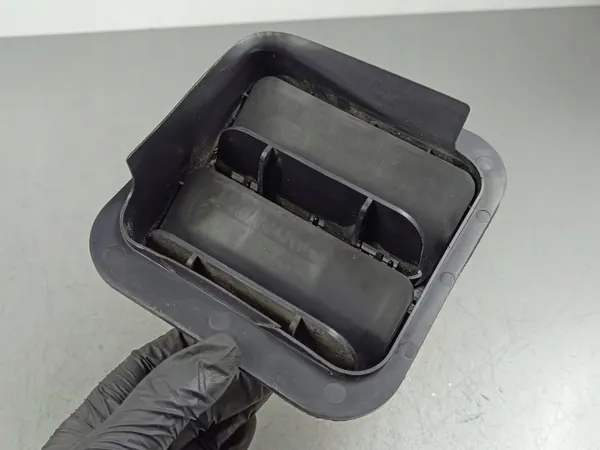 Toyota GT 86 Ventilationsgallret OEM 72651AE010 - Begagnad image 2