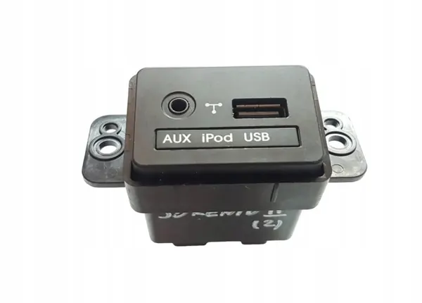 Kia Sorento USB-Steckdose OEM 961202P000 - Gebraucht image 2