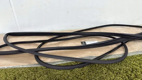 Framruta Tätning Mercedes Sprinter W906 10-18 OEM image 2
