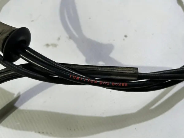 Câble d'ouverture capot OEM 10411704 Corvette C5 image 3