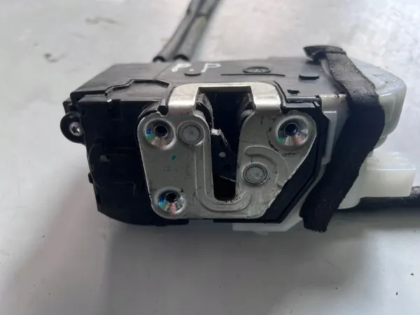 Cerradura de Puerta Delantera Derecha Hyundai ix35 09- OE 81320-2Y000 image 3