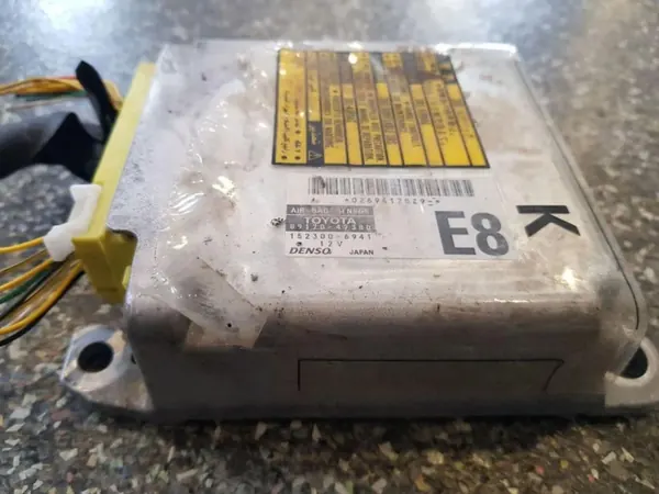 Módulo airbag Toyota Prius OEM 8917047380 image 3