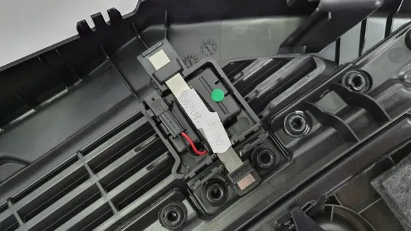 Audi OE 8V4863879G Bagageutrymmesfoder - Begagnad image 5