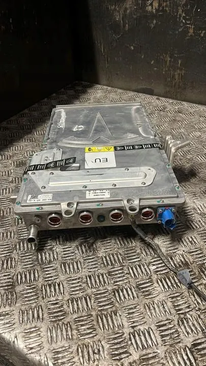 Tesla Model X 2016 Invertteri OEM 1055139-01-B image 3