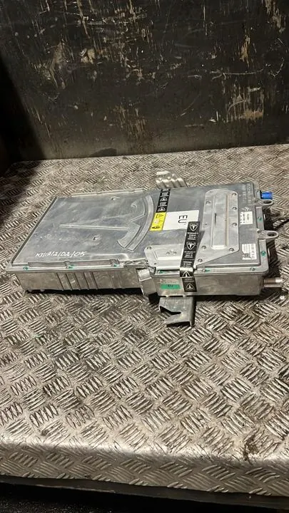 Tesla Model X 2016 Invertteri OEM 1055139-01-B image 4