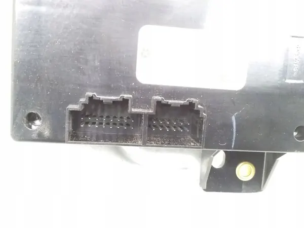 Keyless Module Chrysler Town & Country P68068753AD image 2