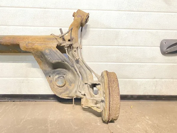 Toyota Aygo AB10 2012 Poutre arrière image 3