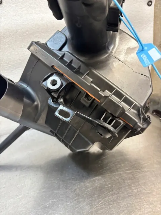 Luftfiltergehäuse OEM 165009078R für Renault Trafic image 3