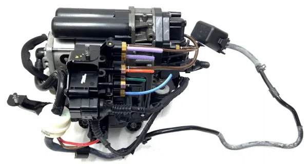 Audi Q7 4M Ilmakompressori OEM 4M0616005F image 5
