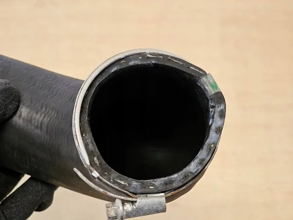 Turbo Intercooler Schlauch Volvo V40 V50 S40 C70 2.0 D3 D4 image 3