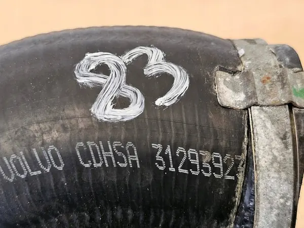 Turbo Intercooler Schlauch Volvo V40 V50 S40 C70 2.0 D3 D4 image 5