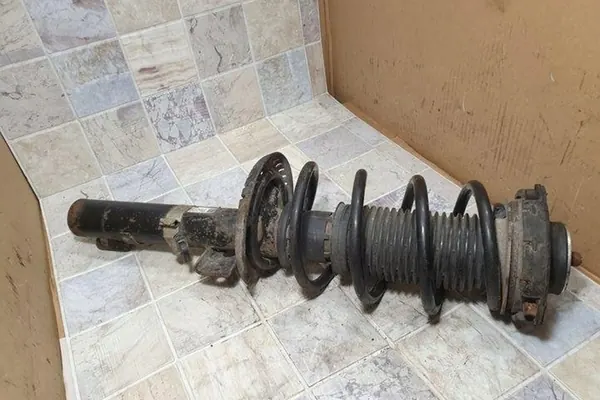 Ammortizzatore anteriore sinistro VW POLO 1.4L 2007 6Q0413031CD image 2