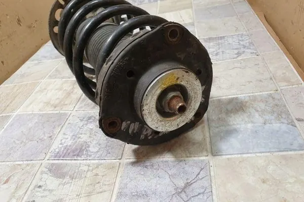 Ammortizzatore anteriore sinistro VW POLO 1.4L 2007 6Q0413031CD image 3