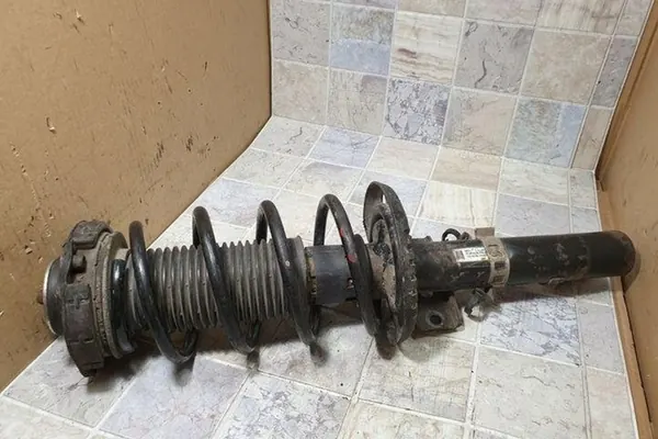 Ammortizzatore anteriore sinistro VW POLO 1.4L 2007 6Q0413031CD image 4