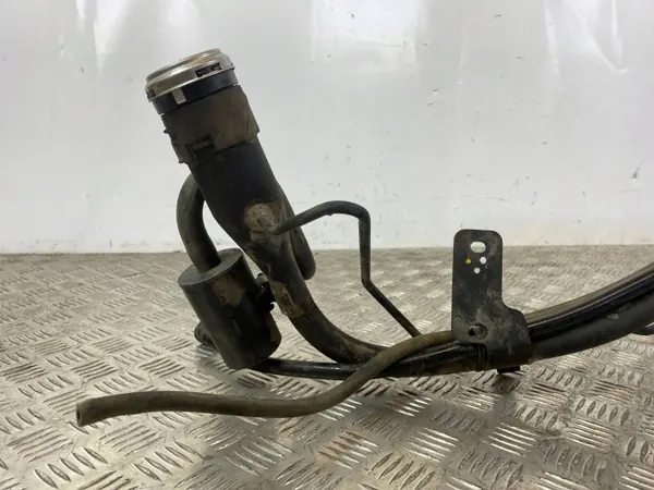 Col de remplissage OEM 68250923AI pour Dodge Durango image 5