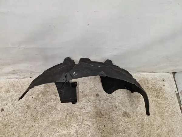 VW Touareg 7P Front Left Wheel Arch 7P6805977A image 2