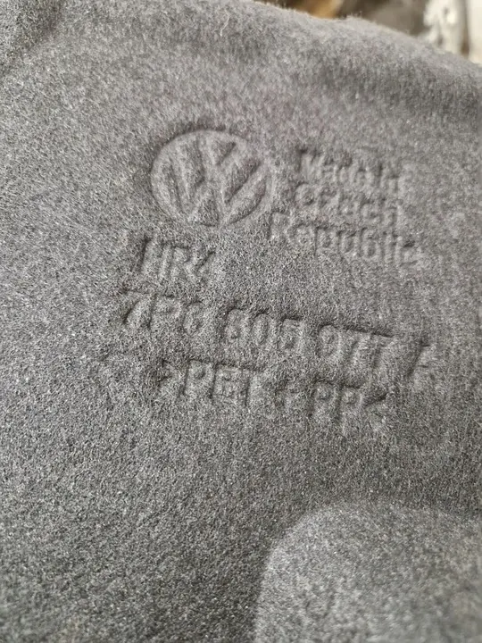 VW Touareg 7P Front Left Wheel Arch 7P6805977A image 4