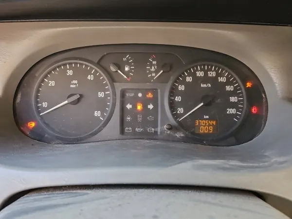 Odómetro Opel Vivaro 1.9 CDTI P8200006339A image 2
