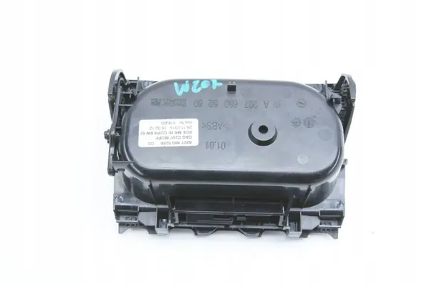 Mercedes Dryckeshållare OEM A2076805250 för E-klass W207 image 3