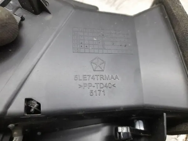 Dodge konsol luftintag OEM 5LE74TRMAA - Begagnad image 4