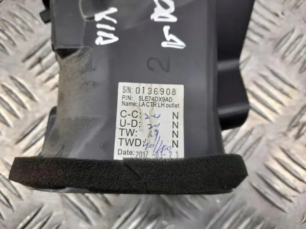 Dodge konsol luftintag OEM 5LE74TRMAA - Begagnad image 8