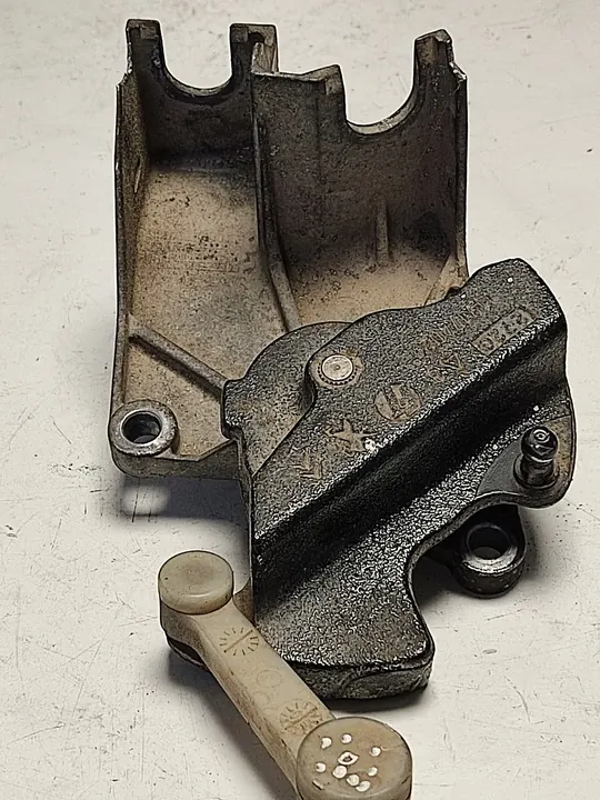 Support de câble de vitesses Citroen C4 II B7 Peugeot 308 1.6 image 1