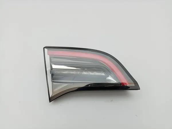 TESLA MODEL Y 20-3 LIFT 23- VÄNSTER BAKLJUS 1502088-00-B image 2