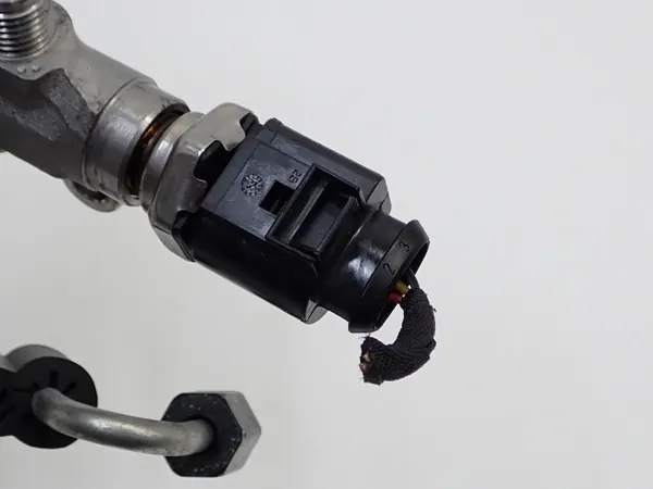 Insprutningsrälsensor OEM 04L130764E - Begagnad image 7