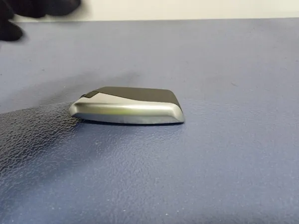 Llave BMW IX2 U10 OEM 5B3E8B6 - Estado Usado image 3