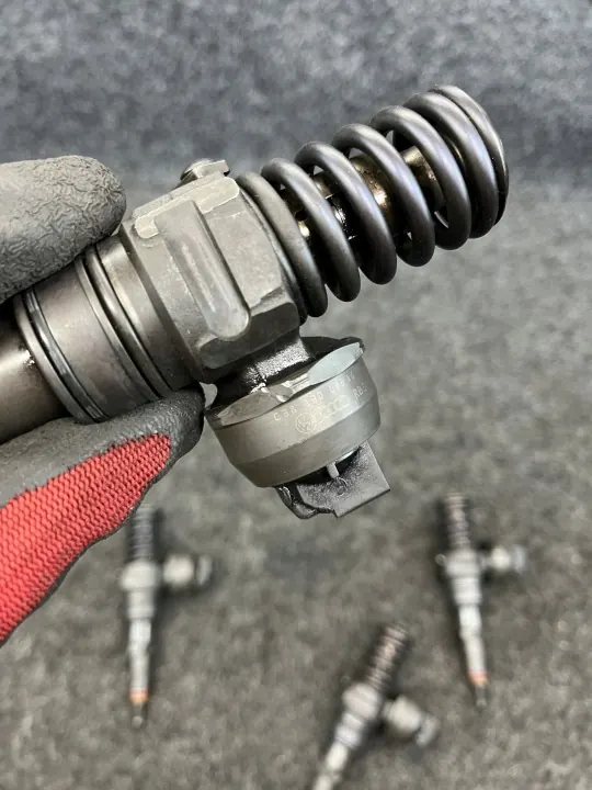 Injecteur Unitaire VW 1.9 TDI OEM 038130073AG - Occasion image 3