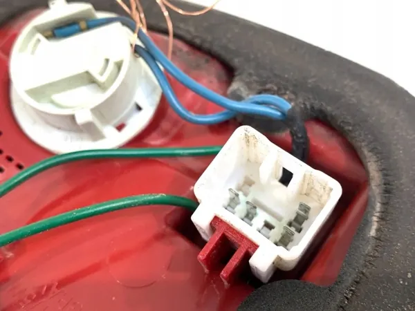 Baklykta höger inre KIA CEED 92404-A23 OEM image 3