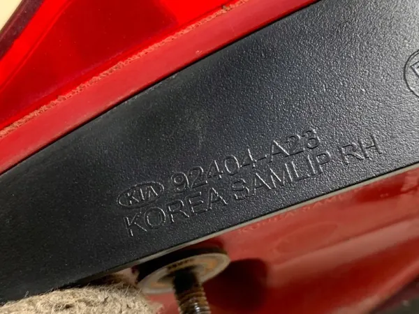 Baklykta höger inre KIA CEED 92404-A23 OEM image 4