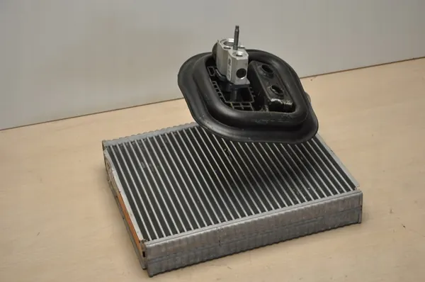 Mercedes-Benz EQA 2021 Condensator A2478307800 image 2