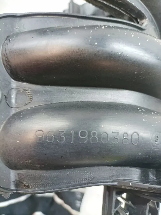 Colector de admisión OEM 9631980380 Peugeot 206 1.4 8V image 3
