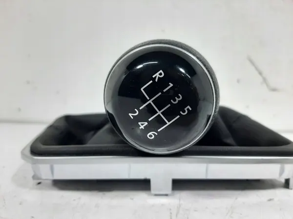 VW PASSAT B8 2.0TDI Gear Shift Boot 3G1711113 image 1