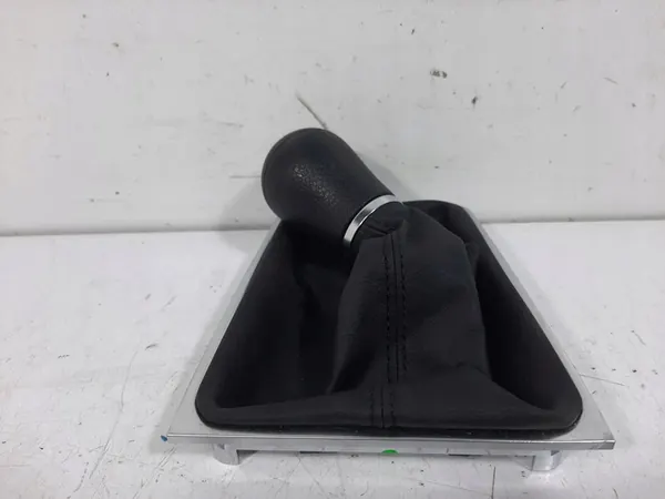 VW PASSAT B8 2.0TDI Gear Shift Boot 3G1711113 image 4