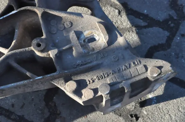 OEM 422160 Aston Martin Vantage 4.7 Jousitusvivut image 10