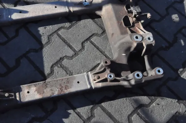 OEM 422160 Aston Martin Vantage 4.7 Jousitusvivut image 4