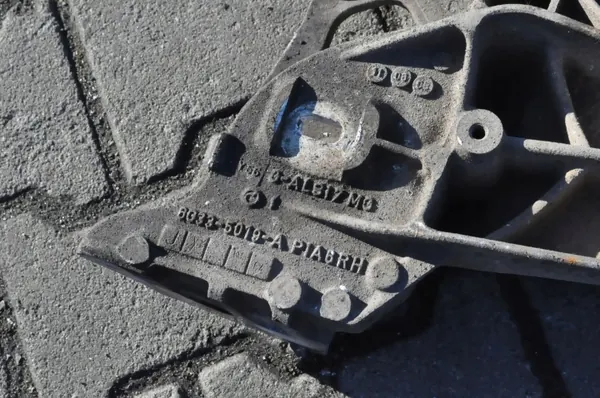 OEM 422160 Aston Martin Vantage 4.7 Jousitusvivut image 9