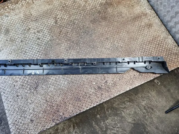 Refuerzo de umbral Tesla Model Y OEM 149774500C - Usado image 10