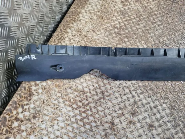 Refuerzo de umbral Tesla Model Y OEM 149774500C - Usado image 3