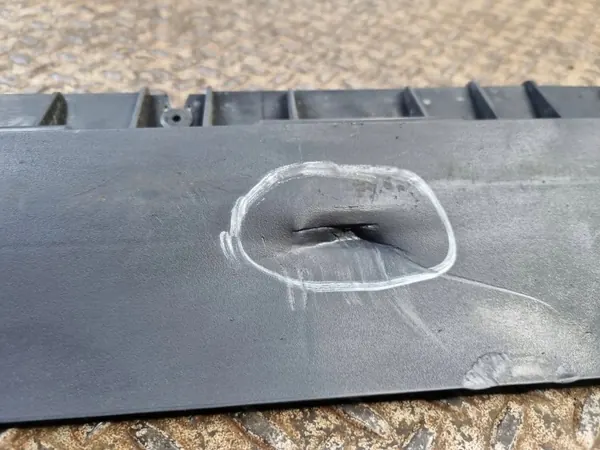 Refuerzo de umbral Tesla Model Y OEM 149774500C - Usado image 5