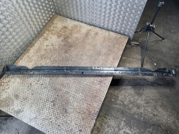 Refuerzo de umbral Tesla Model Y OEM 149774500C - Usado image 7