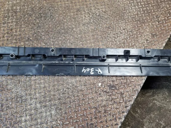 Refuerzo de umbral Tesla Model Y OEM 149774500C - Usado image 9