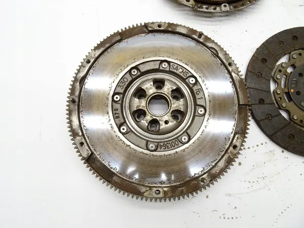 Volante bimassa completo 1.4 TSI VW Polo V 6R OEM image 6