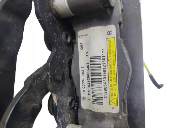 Mercedes W212 Motorhaubenscharnier Set OEM A2129066301 image 5
