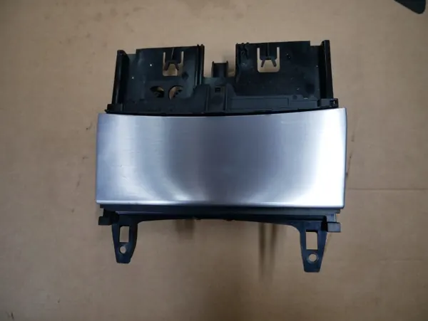 Cenicero Compartimento Almacenaje Mercedes W204 C204 OEM 2046801350 image 2